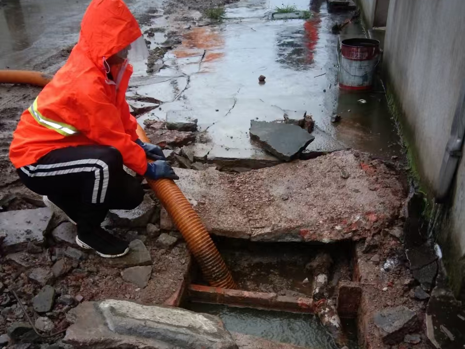 思南专业清理污水池 炜誉市政以规范流程守护城市 “肠道”