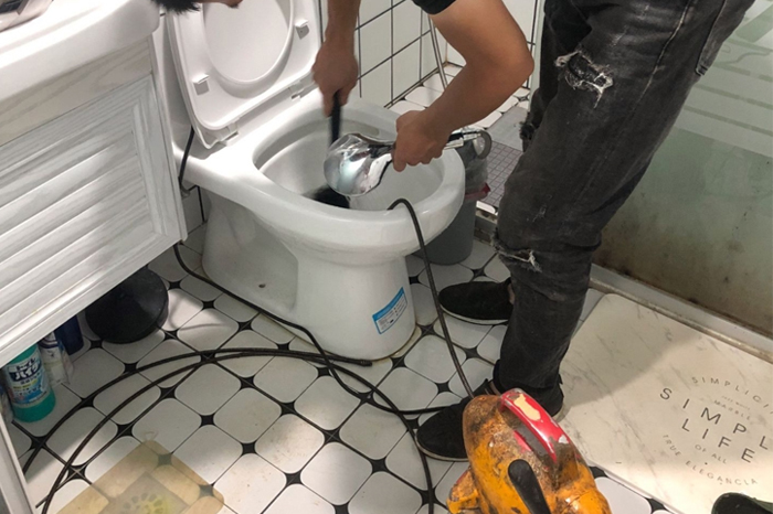 思南马桶堵塞自己疏通还是找师傅?专业上门服务让你省时更省心