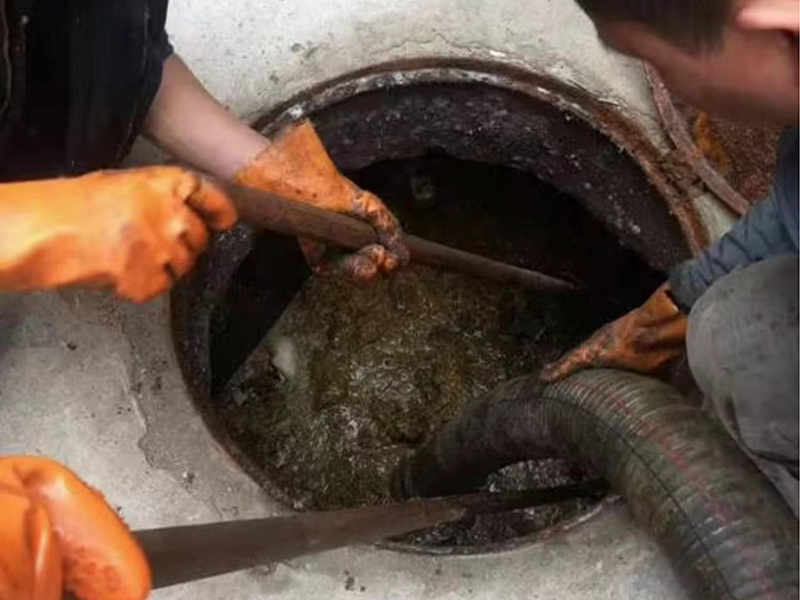 思南清理化粪池时如何避免沼气的危害?